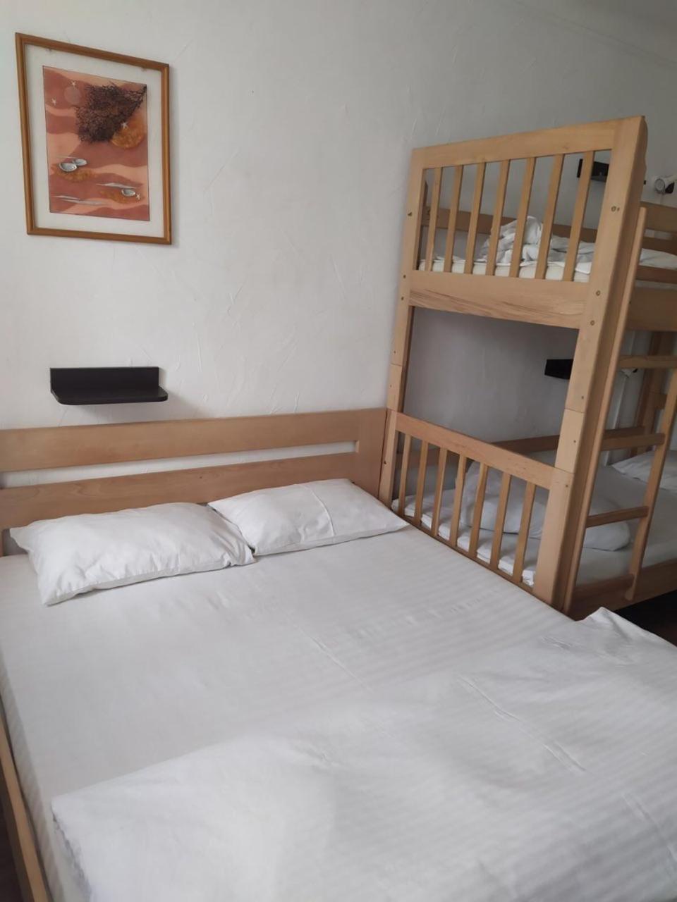 Cool Traveler Hostel Kiev Ngoại thất bức ảnh