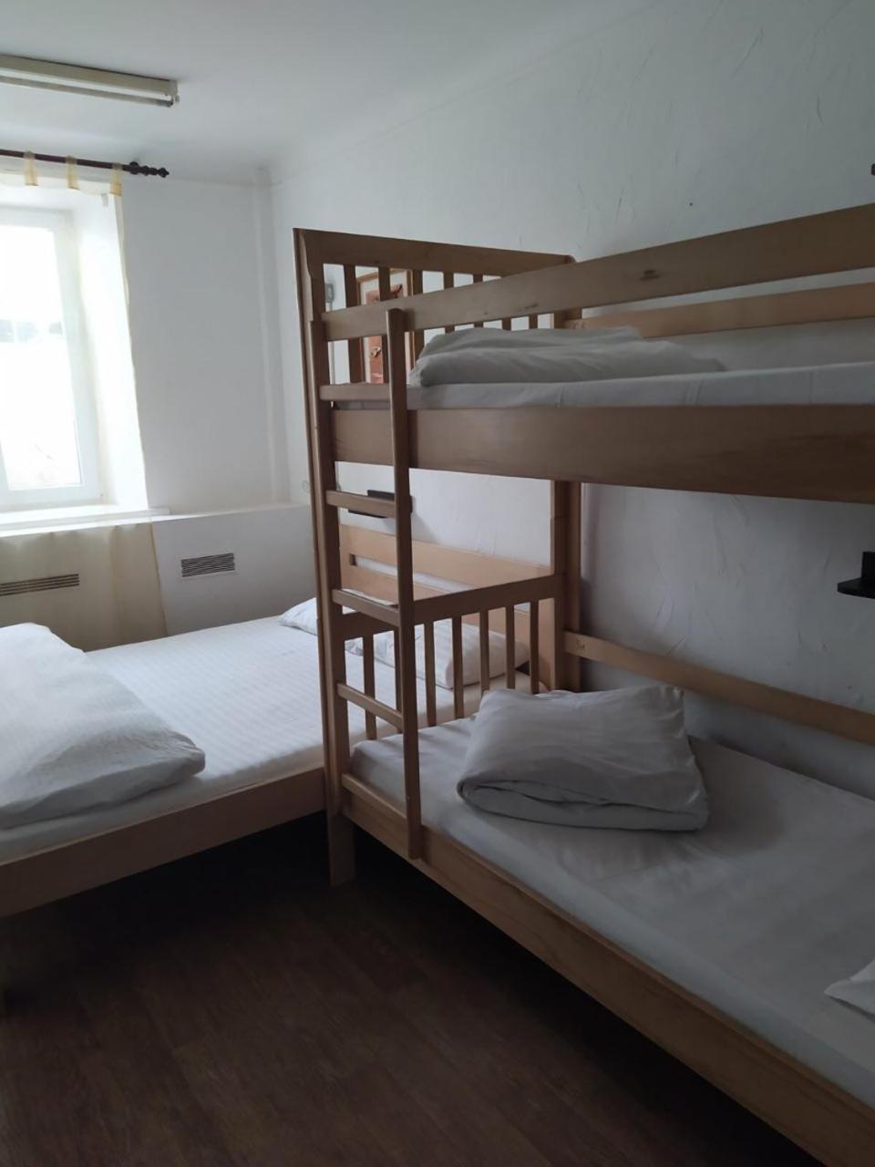 Cool Traveler Hostel Kiev Ngoại thất bức ảnh