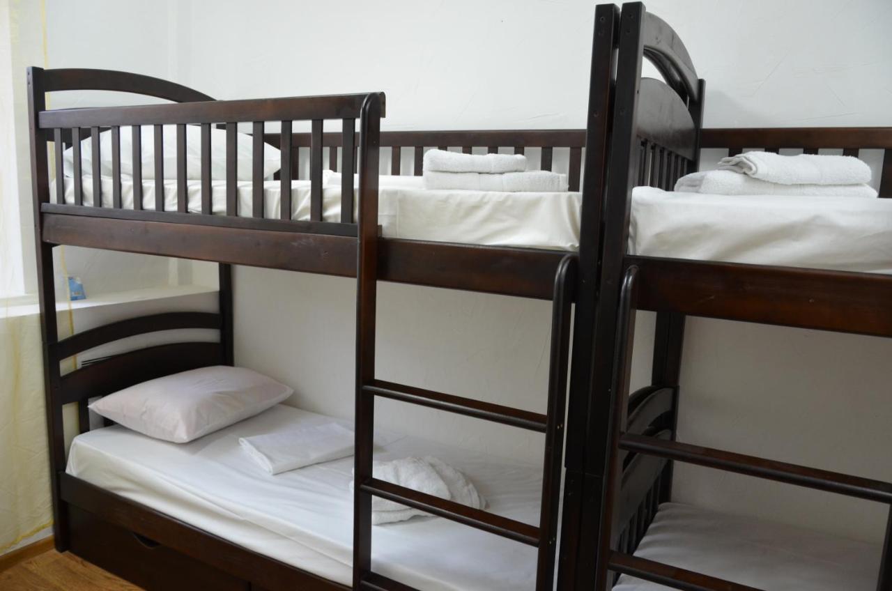 Cool Traveler Hostel Kiev Ngoại thất bức ảnh