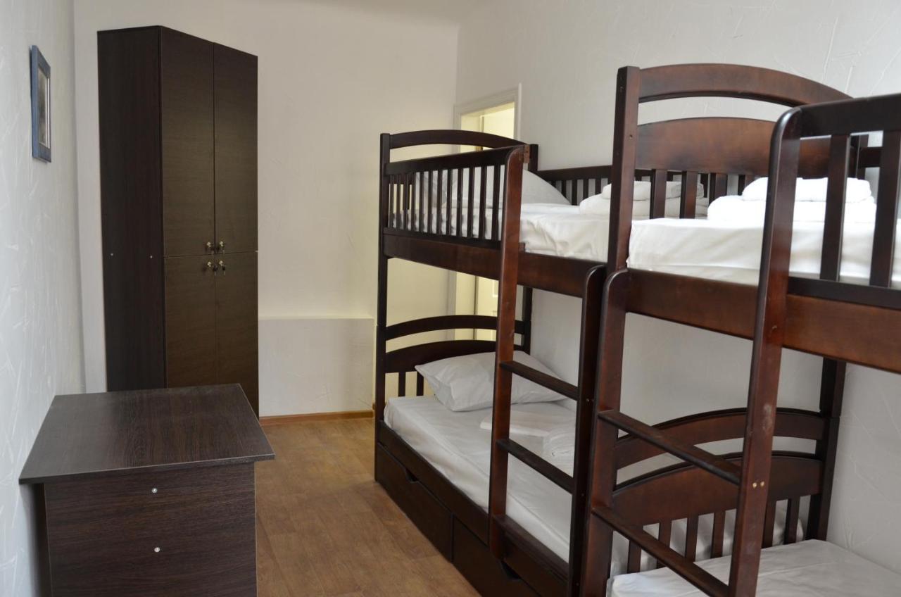 Cool Traveler Hostel Kiev Ngoại thất bức ảnh