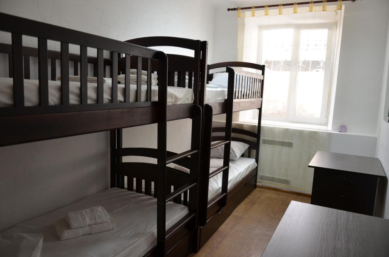 Cool Traveler Hostel Kiev Ngoại thất bức ảnh