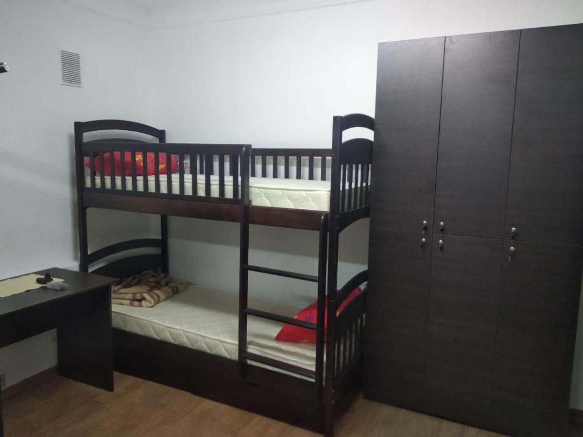 Cool Traveler Hostel Kiev Ngoại thất bức ảnh