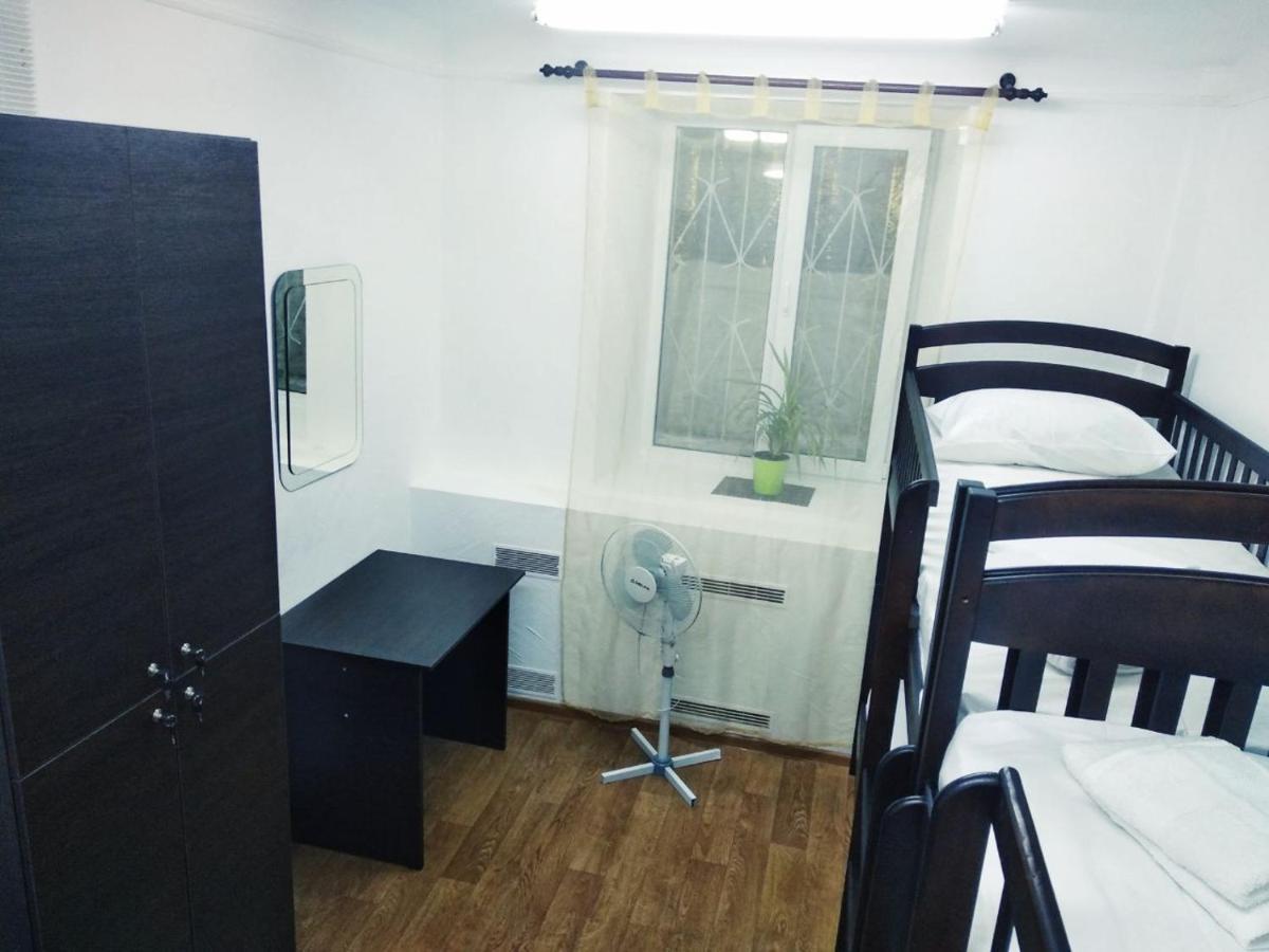 Cool Traveler Hostel Kiev Ngoại thất bức ảnh