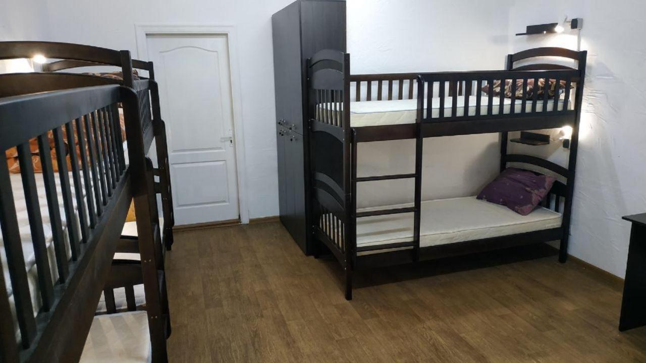 Cool Traveler Hostel Kiev Ngoại thất bức ảnh